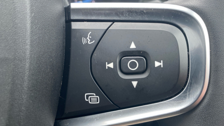 Volvo XC40 2.0 B4P Ultra Dark 5dr Auto Petrol Estate